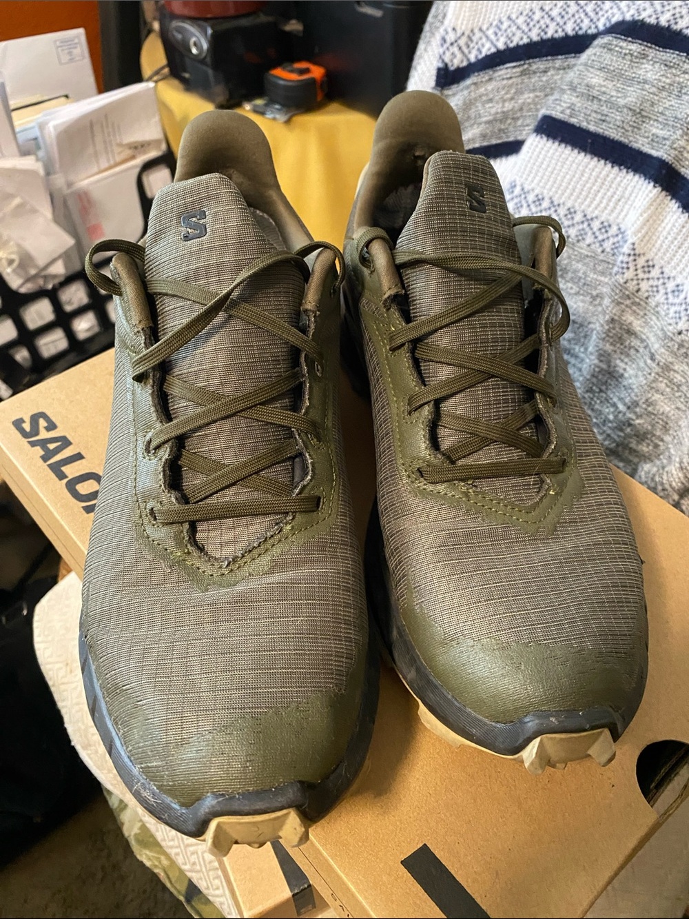 Salomon -Alphacross 4 GTX
Olive Green and Tan Trail Sneakers - Picture 2 of 7
